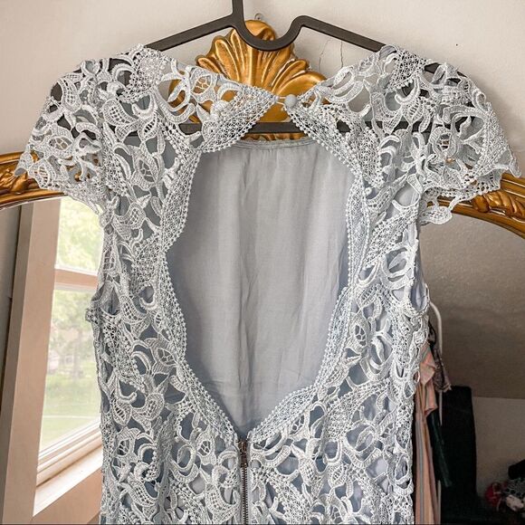 Alice + Olivia Clover Lace Cut Out Back Mini Dress Blue 4 - Picture 8 of 8